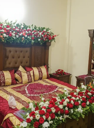 Red & White Fresh Flower Wedding Room Decoration – Heart Petals Bed
