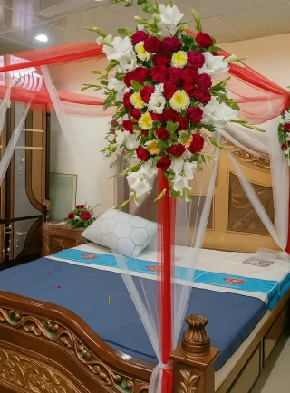 Fresh red and white bridal room flower decoration canopy – Lahore Blooms