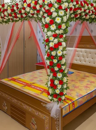 Full canopy bridal room flower decoration with red and white flowers – Lahore Blooms
