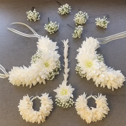 White fresh flower jewellery set with chrysanthemum and baby’s breath for brides in Lahore