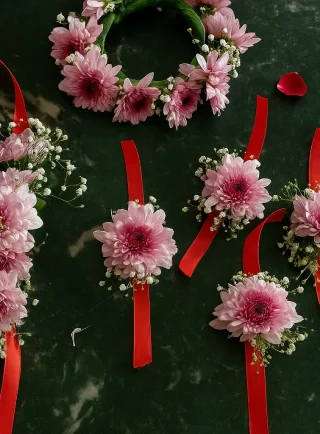 Pink chrysanthemum flower wrist corsage set with floral crown – Lahore Blooms