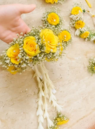 Yellow fresh flower jewellery set for mehndi with roses and gajra in Lahore