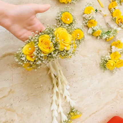 Yellow fresh flower jewellery set for mehndi with roses and gajra in Lahore