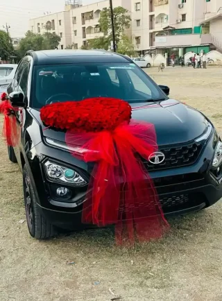 Red Heart Bonnet Wedding Car Decoration – Black SUV