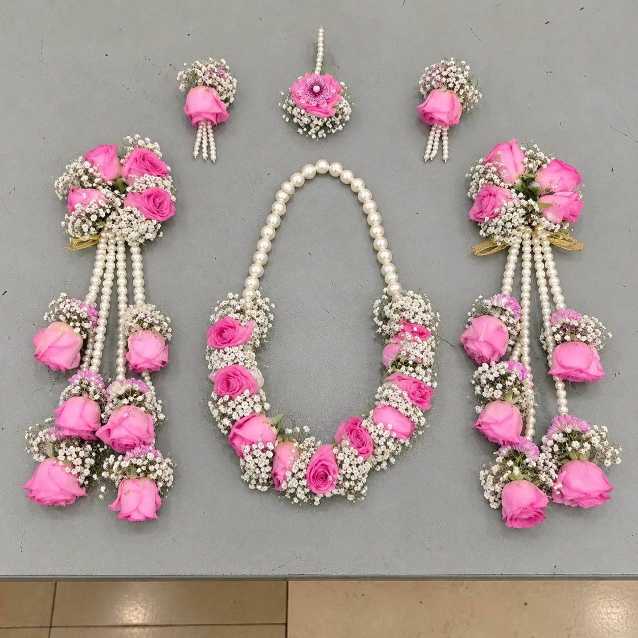 Pink Rose Necklace and Kalire Jewellery Set Pink roses and white filler flowers with a pearl-style necklace, long rose-drop kalire and matching ornaments.